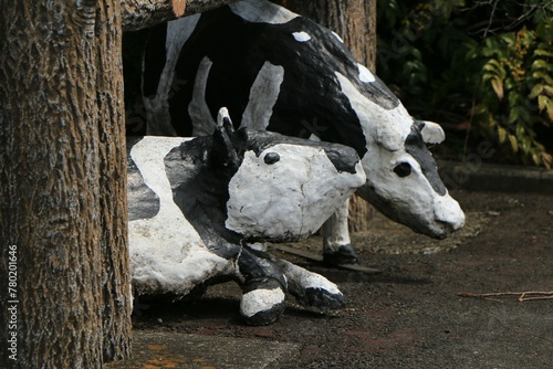 牧場の乳牛を模したモニュメント