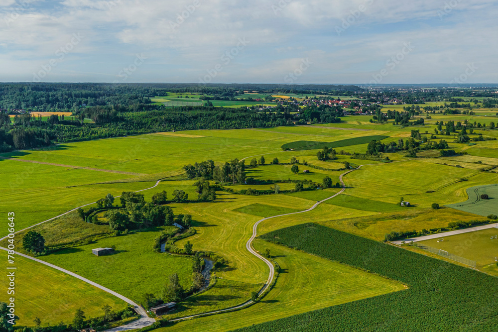Obraz premium Ausblick auf Diedorf und das Schmuttertal im Naturpark Westliche Wälder bei Augsburg 