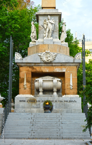 Monumento a los Caídos por España en el Paseo del Prado de Madrid. Historia de España