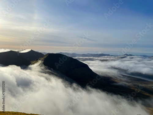 
Färöer Inseln, Faroe Islands, Slaettaratindur Wanderung, sheep, Lake, Landschaften, Landscapes, Mountains, Berge, Nord Atlantik, North Atlantic, Roads, Waterfall, Wasserfall, Bach, Fluss, Ocean, Epic photo