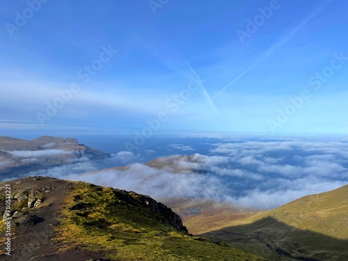 
Färöer Inseln, Faroe Islands, Slaettaratindur Wanderung, sheep, Lake, Landschaften, Landscapes, Mountains, Berge, Nord Atlantik, North Atlantic, Roads, Waterfall, Wasserfall, Bach, Fluss, Ocean, Epic photo