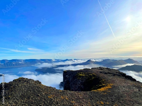 
Färöer Inseln, Faroe Islands, Slaettaratindur Wanderung, sheep, Lake, Landschaften, Landscapes, Mountains, Berge, Nord Atlantik, North Atlantic, Roads, Waterfall, Wasserfall, Bach, Fluss, Ocean, Epic photo