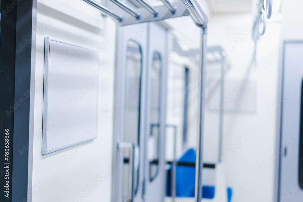 電車の車内 電車の車内