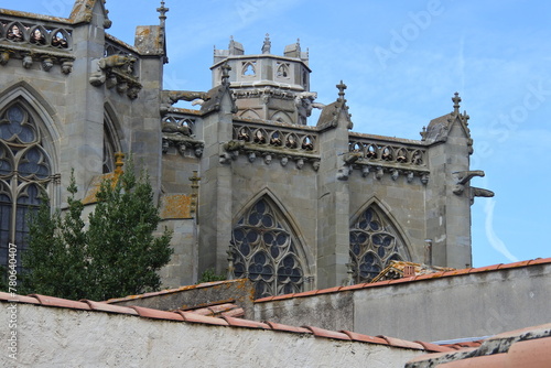 Wasserspeier und Turm der Basilika St-Nazaire-St-Celse in Carcassonne