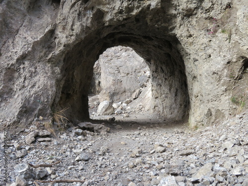 Tunnel im Felsen photo