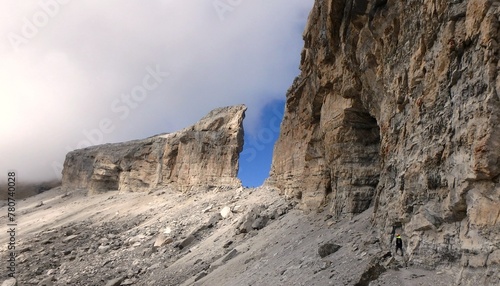 Brecha de Rolando en el parque nacional de Ordesa en Pirineos