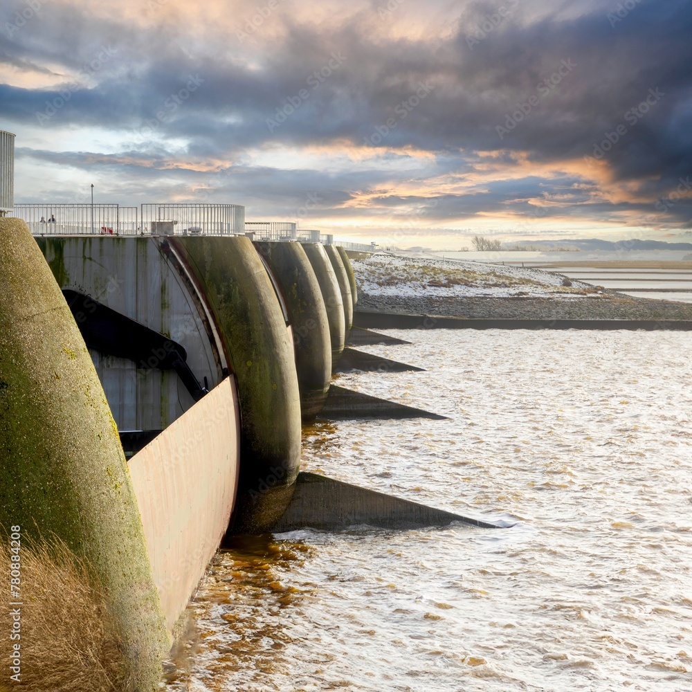 Landschutz vor Sturmfluten am Eider Sperrwerk
