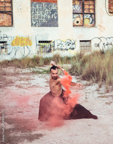 Bailarín masculino realizando danza contemporánea en el Día Internacional de la Danza.  photo