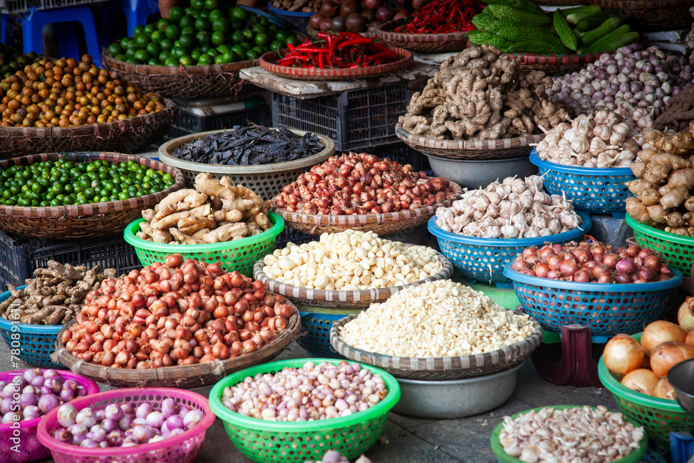 Fototapeta premium tropical spices and fruits sold at a local market in Hanoi (Vietnam)