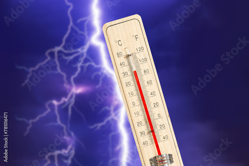 Ein Thermometer, Hitze und Unwetter