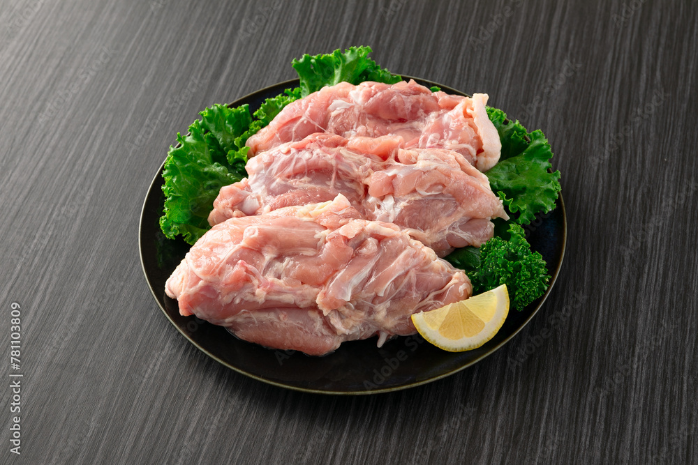 鶏もも肉　切身　chicken thigh meat