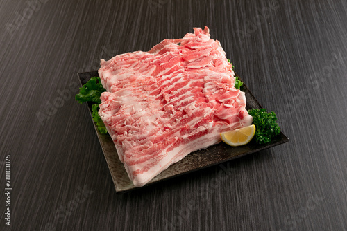 豚バラ肉スライス　皿盛り　Pork belly slice