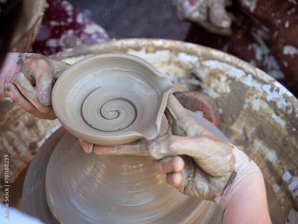 Fototapeta premium learning to make clay pots