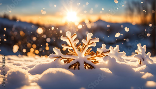 Winter glitzernde Schneeflocke aus Kristall auf Eis und Schnee, zur gefrorenen Jahreszeit Weihnachten, winterlich weihnachtliche Vorlage in weiß, Hintergründe für Feiertage Grußkarten Grüße  photo