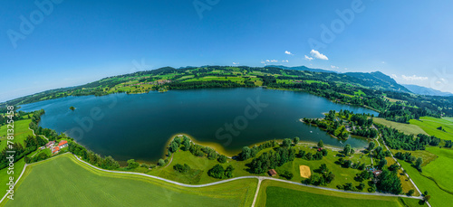 Fototapeta Naklejka Na Ścianę i Meble -  Ausblick auf Moosbach und den Rottachsee im Oberallgäu im Sommer