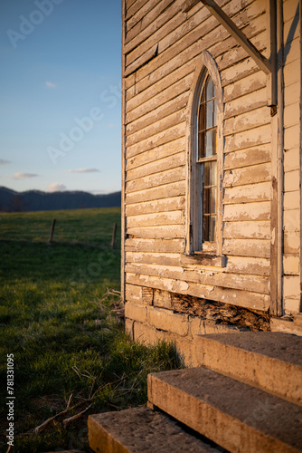Wallpaper Mural Whitewash abandoned building Torontodigital.ca