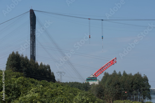 Steel frame and cable-assisted construction structure of the bridge under construction