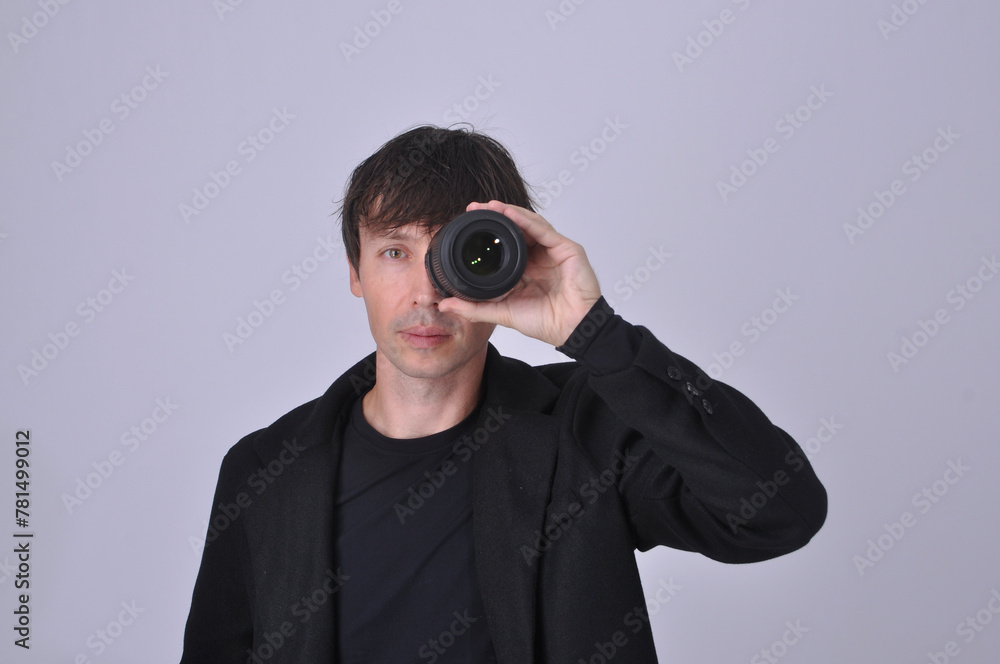 homem de negócios fotógrafo masculino segurando lentes fotográficas homem de negócios fotógrafo masculino segurando lentes fotográficas