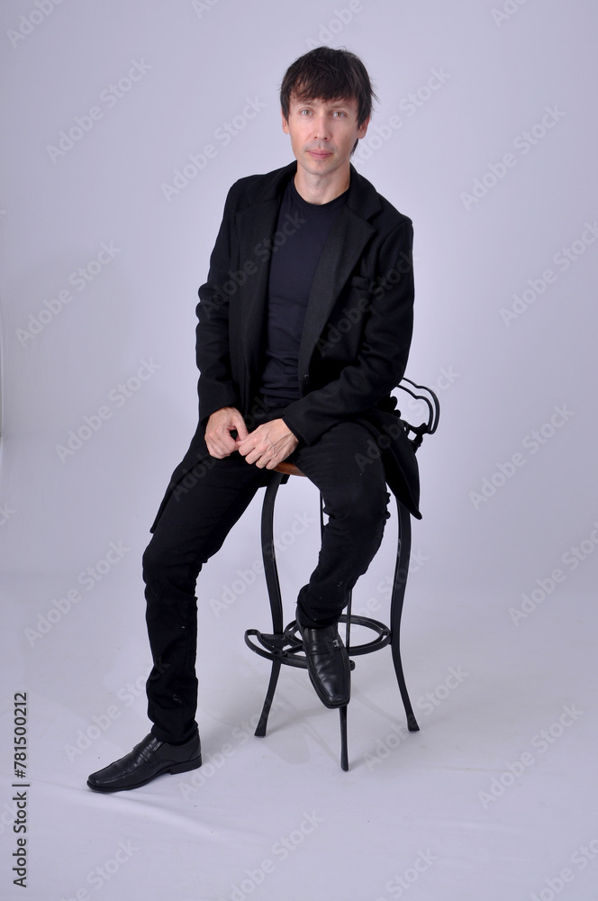 homem de negócios modelo masculino em retrato no estudio fotográfico homem de negócios modelo masculino em retrato no estudio fotográfico