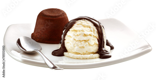 prato com sobremesa petit gâteau acompanhado de sorvete de baunilha e calda de chocolate isolado em fundo transparente