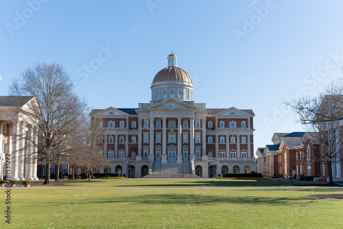 Картината върху платно Christopher Newport University, The Great Lawn and Christopher Newport Hall, no people, CNU