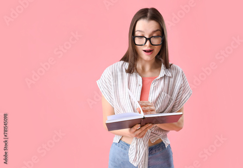 Surprised young woman in ey...