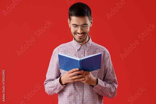 Young man reading book on r...