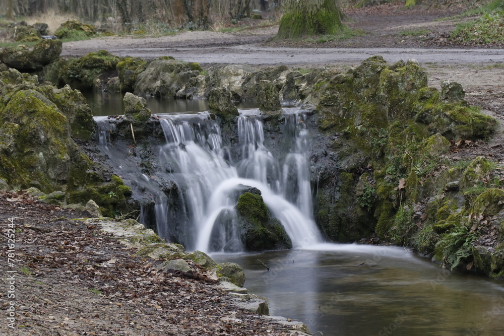 petite cascade d'eau, petite cascade d'eau,