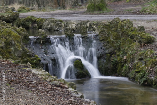 petite cascade d'eau,