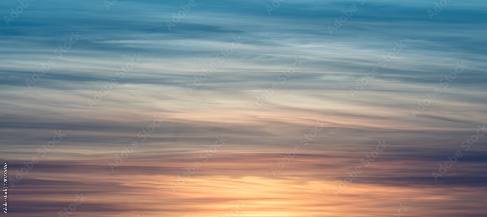 Hintergrundbild mit farbigen Wolken