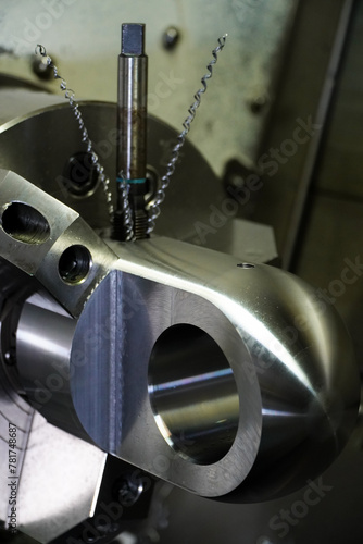 Metal machine tool industry,thread of screw cutting process on cnc machine by tap