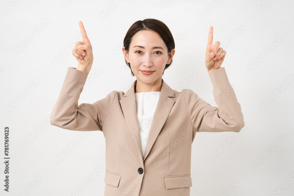 ビジネススーツを着た若い女性 ビジネスイメージ ビジネススーツを着た若い女性 ビジネスイメージ