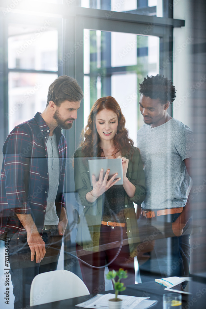 © peopleimages.com - Teamwork, office and designer with tablet, planning and creative for project, online and research for job. Group, people and employees in meeting, woman and men in publicist, agency and business © peopleimages.com - Teamwork, office and designer with tablet, planning and creative for project, online and research for job. Group, people and employees in meeting, woman and men in publicist, agency and business