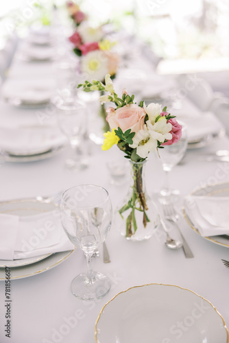 Elegant table setting with fresh flower centerpiece © Cavan