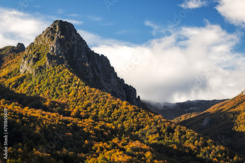 El Parque Natural de Redes, que abarca los concejos de Sobrescobio y Caso, es una de las reservas naturales, culturales, etnográficas, históricas y humanas más singulares de toda Asturias photo
