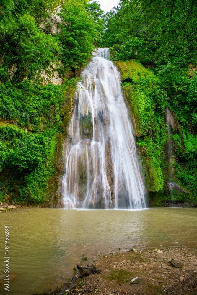 Obraz premium Vertical shot of Lowe Waterfall in Golestan National Park, Iran