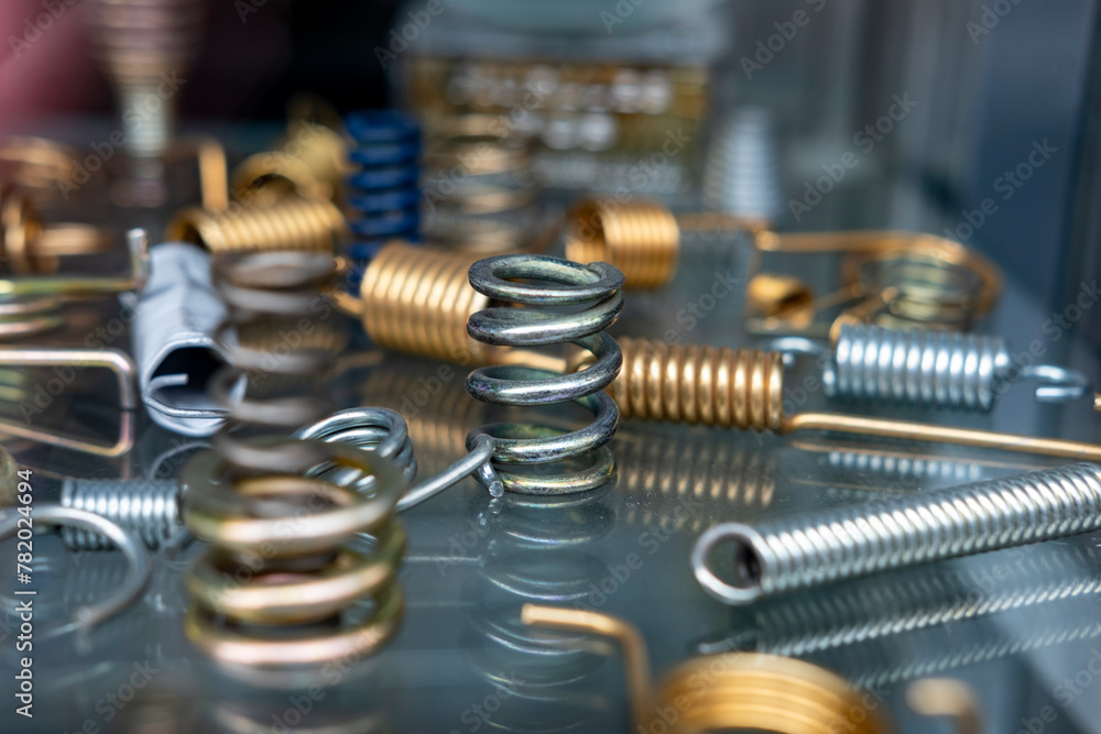Great variety of springs in sizes, diameters and strength in the window ...