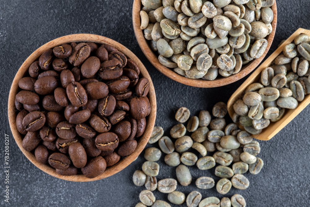 Fototapeta premium Green coffee with roasted coffee beans on black background 