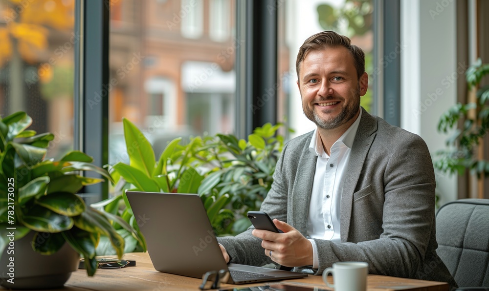 Obraz premium Corporate Professional Lifestyle Shot, Smiling Businessman with Technology in Office Setting