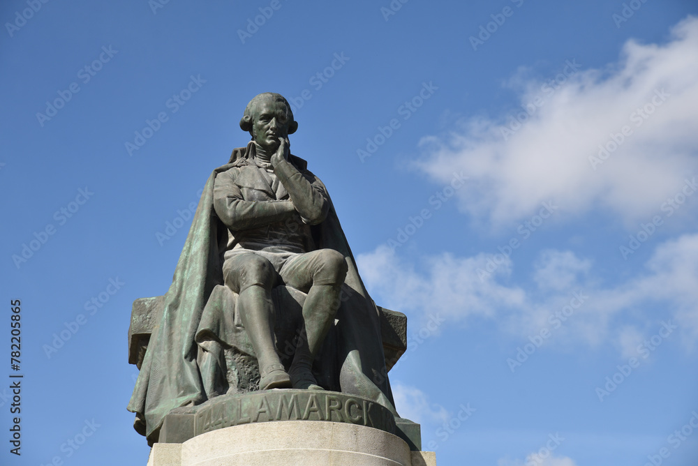 Obraz premium Statue de Lamarck à Paris. France