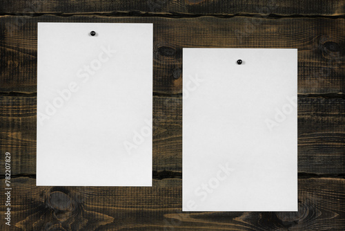 White blank notepaper and space for text with push pins on wooden background. note blank color paper cards on wooden board. noticeboard. blanks for designers © Илья Подопригоров