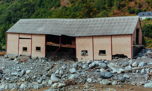фотографія Barn destroyed by a natural rockfall disaster