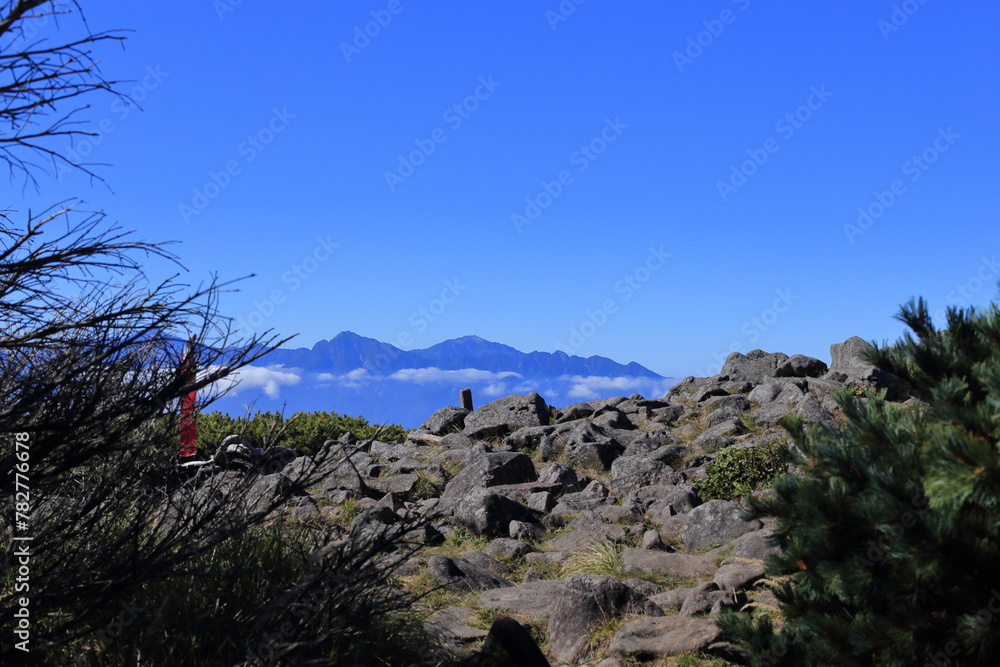 Mt.Kaikoma,Mt.Senjo seen from the top of Mt.Amigasa