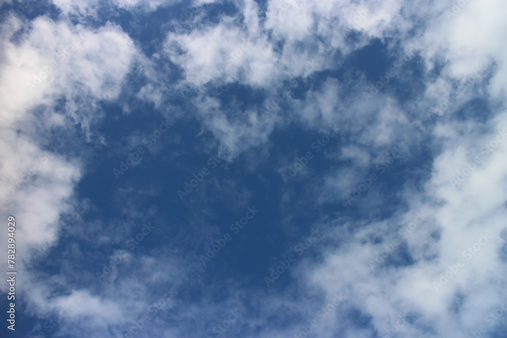 Obraz premium Beautiful blue sky and white cloud