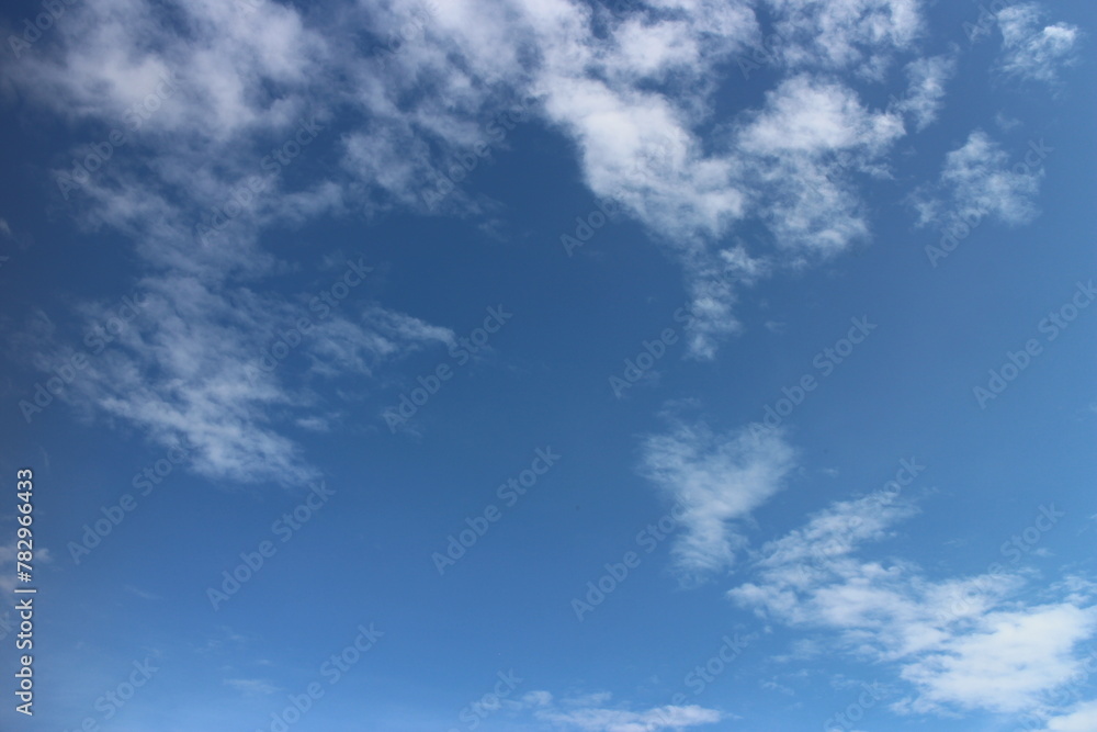 Obraz premium white clouds with blue sky