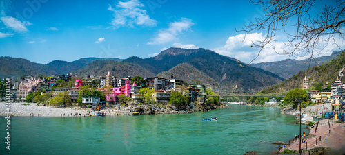 Foto Rishikesh, yoga city India, Ganges River valley, Ganga, Panorama Landscape Photo