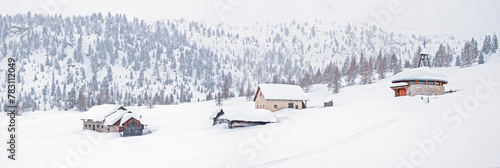Winter an der Lavarella Hütte