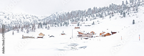 Lavarella Hütte im Winter
