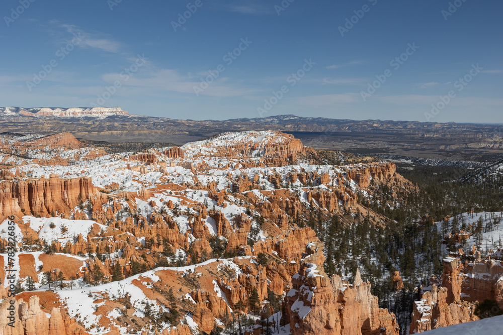 Obraz premium Photos taken at Bryce canyon in February of 2024 arch rock photos as well as landscape