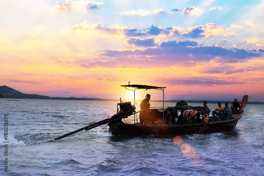 Naklejka premium krabi, Thailand - June 10, 2020: Charter boats ferry passengers from the coast to the islands in the sea in southern Thailand. - image